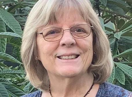 LucindaMosher headshot