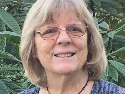 HIU faculty Lucinda Mosher